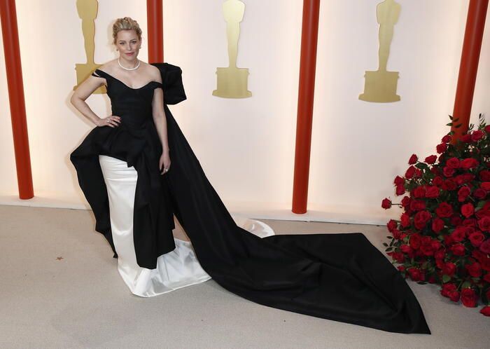 Nicole Kidman e Halle Barry si prendono la scena degli Oscar 2023 e lasciano senza fiato per bellezza e spacchi vertiginosi