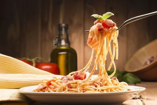 Giornata mondiale della pasta i segreti del piatto nazionale le ricette più golose e quelle che fanno dimagrire