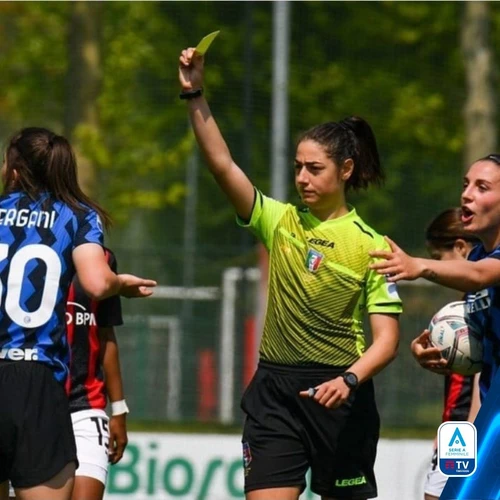 La prima volta di una donna ad arbitrare una partita di una squadra di Serie A