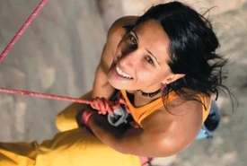 La storia di Nasim Eshqui campionessa di arrampicata iraniana che ha scelto lItalia Il costo della libertà
