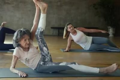 Tao a 99 anni è linsegnante di Yoga più anziana del mondo