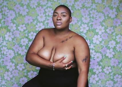 Instagram cancella la foto della modella curvy nera la reazione dei suoi follower Il social si scusa