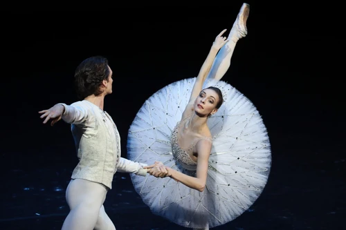 Insopportabile lavorare in Russia la prima ballerina del Bolshoi lascia e ripara in Olanda