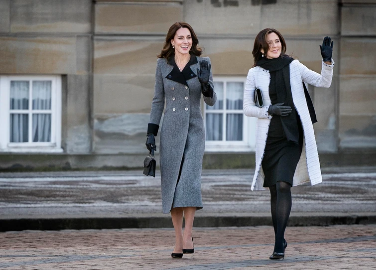 Dalla borghesia al trono Mary di Danimarca e Kate Middleton amiche con lo stesso destino