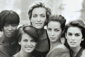 Le top anni 90 ricreano liconica copertina di Vogue 30 anni dopo Ecco come sono oggi