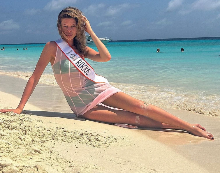 Miss Olanda 2023 trionfa Rikkie modella e attrice transgender I commenti al veleno