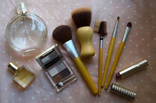 Cosmetici per il makeup come sceglierli e usarli con un occhio alligiene