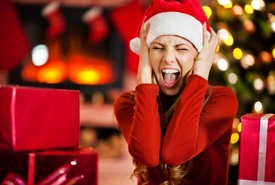 Stress delle feste tra regali e troppo cibo come combatterlo per non andare in tilt