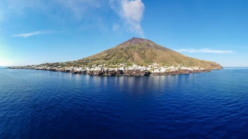 Tra mare e vulcano la villa di DolceGabbana a Stromboli