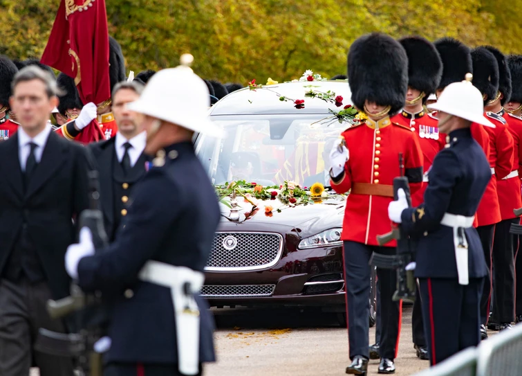 Svelata la cifra astronomica ecco quanto sono costati i funerali della regina Elisabetta ai sudditi E lincoronazione di Carlo