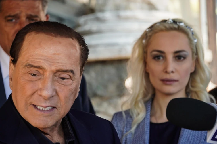 Berlusconi e le donne tra mogli famiglia e gaffe