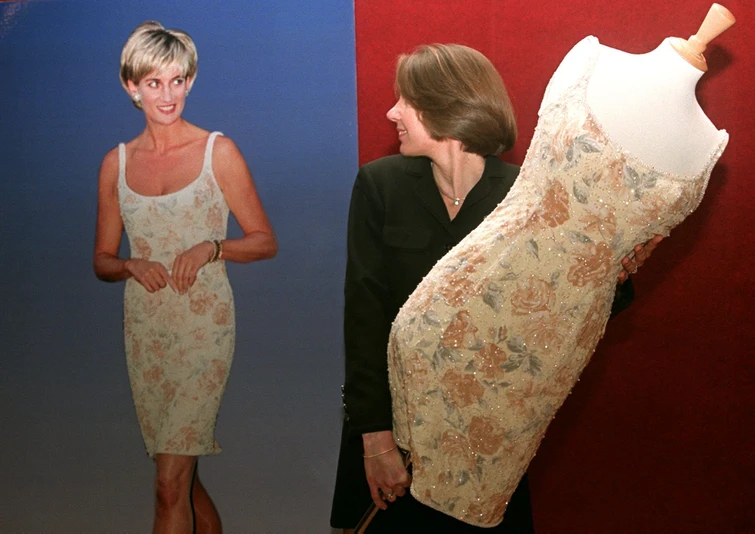I revenge dress e quelle piccole grandi vendette che Lady Diana sapeva prendersi con la scelta di un abito