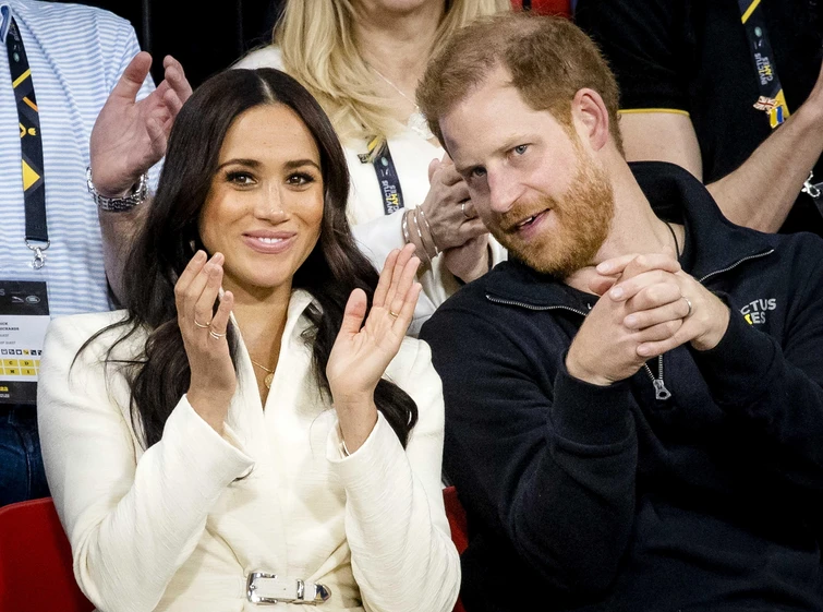 Harry e Meghan come Diana e Carlo e quel bacio che rivive dopo trentanove anni