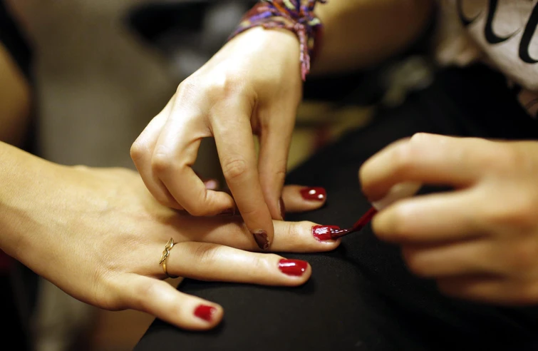 Boom di casi di epatite e la colpa questa volta non è solo di tatuaggi ma anche delle manicure