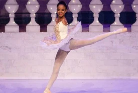 La meravigliosa storia di Vitoria Bueno nata senza braccia a 16 anni diventa star della danza classica