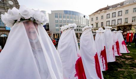 Aiutò una donna vittima di violenza ad abortire condannata Primo caso in Europa