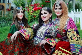 Vestiti colorati contro il buio della cultura talebana la campagna social delle donne afgane