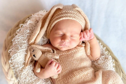 Fecondazione in vitro nato il primo bimbo con il dna di tre genitori Perché ha due mamme