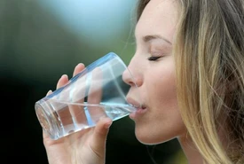 Perché è più difficile dimagrire senza bere abbastanza acqua Quando e quanto dissetarsi per perdere più peso