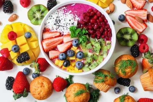 Cibi antiossidanti non solo frutta e verdura cosa mangiare per contrastare i segni del tempo che passa