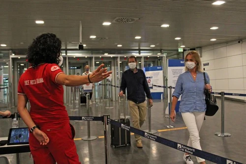 In aeroporto test ginecologici forzati alle passeggere prima del volo per lAustralia