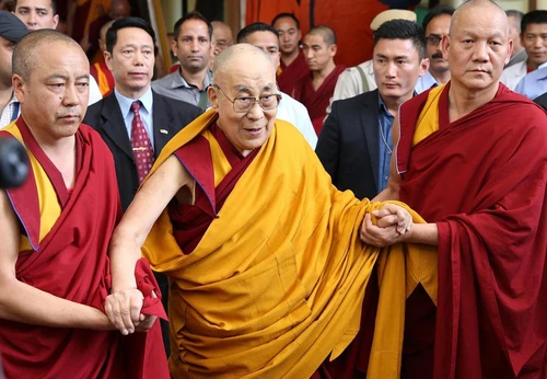 La battuta sessista che non ti aspetti Dalai Lama costretto a chiedere scuse alle donne
