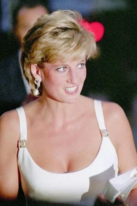 Le lettere di Diana allasta la sofferenza per il divorzio da Carlo ecco cosa pensava davvero la principessa