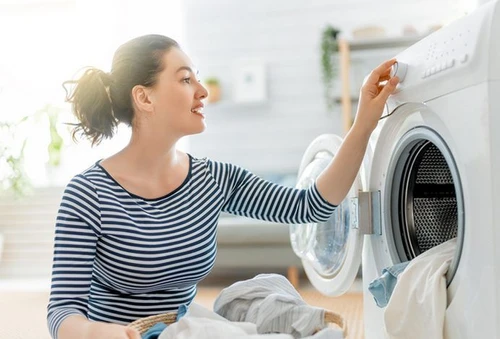 Economia domestica dalla lavatrice al forno elettrico come risparmiare energia e tagliare la bolletta