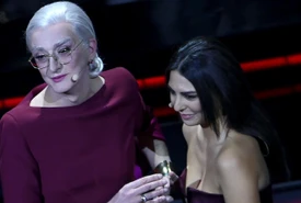 Ritorno a sorpresa di Drusilla Foer che si commuove la lotta delle attiviste iraniane irrompe a Sanremo