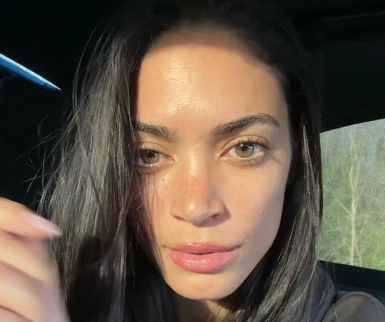 I selfie di Elodie in auto e senza trucco fanno impazzire i social