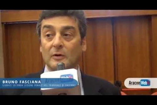 Capoufficio assolto il giudice Bruno Fasciana Se la pacca sul sedere è veloce non è molestia