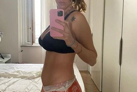 Francesca Ferragni mostra la foto della pancia a una settimana dal parto e i follower la coprono di critiche