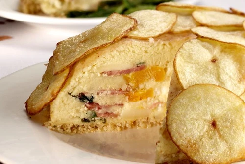 Gateau di patate la ricetta nutriente e golosa di Sara Papa con salame e provola