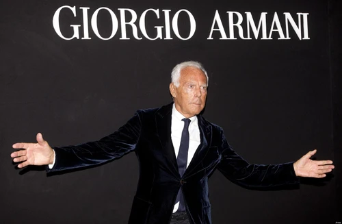 Giorgio Armani va in pensione mistero su chi guiderà lazienda da 3mila negozi e 9mila dipendenti