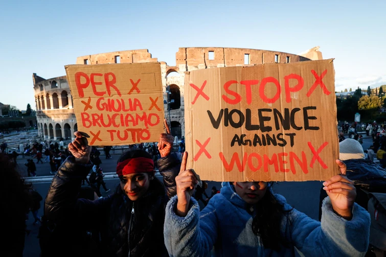La rabbia e la voglia di cambiare le donne in piazza per la Giornata contro la violenza del 25 novembre 2023