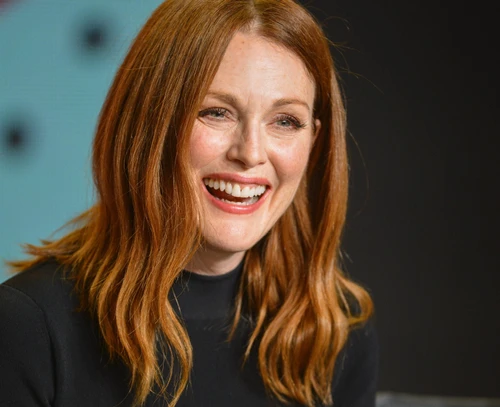 Sembra un angelo e invece è la dura di Hollywood i 60 anni pazzeschi di Julianne Moore