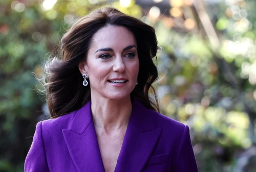 Kate Middleton Re Carlo assegna unonorificenza mai data prima a un reale allamata nuora malata