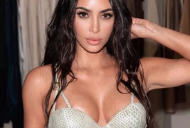 La sorprendente trovata di Kim Kardashian per reggere il seno senza elastici e ferretti