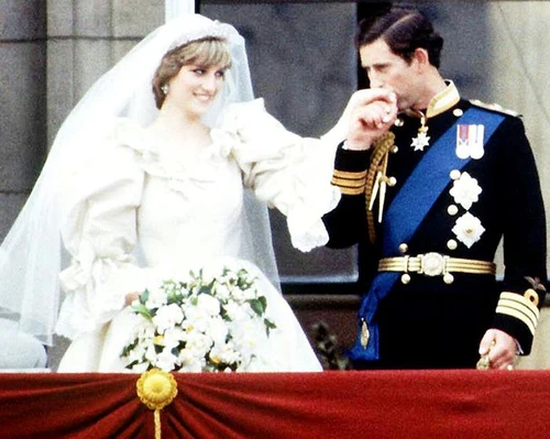Filmati darchivio straordinari e inediti nuovi documenti svelano Lady Diana nellanniversario della morte