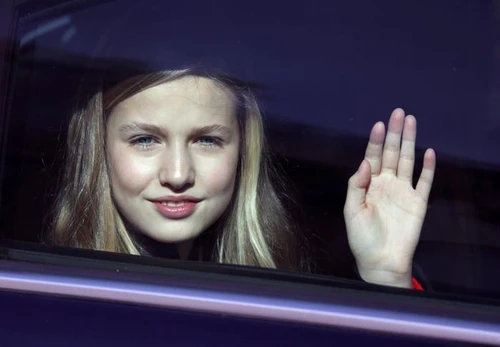 La principessa Leonor è come suo nonno il re Juan Carlos bufera in Spagna sulla tv pubblica