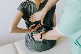 Mal di schiena quale hai tra questi tre tipi Attenzione la fisioterapia va bene in fase acuta gli altri rimedi