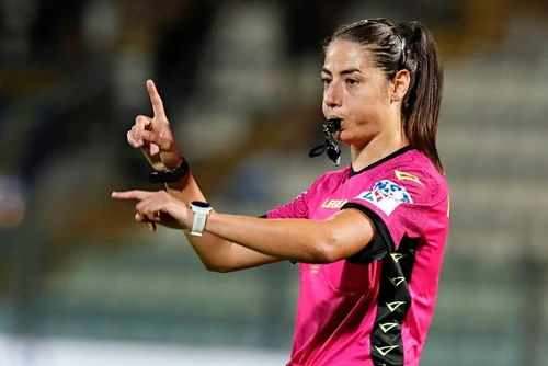 Maria Sole è la prima donna ad arbitrare in Serie A Storia di una rivoluzionaria