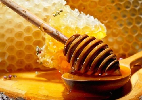 Allarme degli esperti Il miele è quasi tutto contaminato dai pesticidi In Ue valori critici