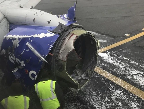 Diventa uneroina la pilota che ha salvato i 142 passeggeri del Boeing col motore esploso