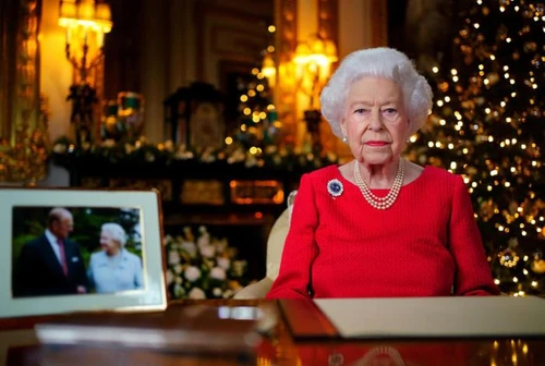 Lomaggio della regina Elisabetta al principe Filippo nel suo messaggio di Natale