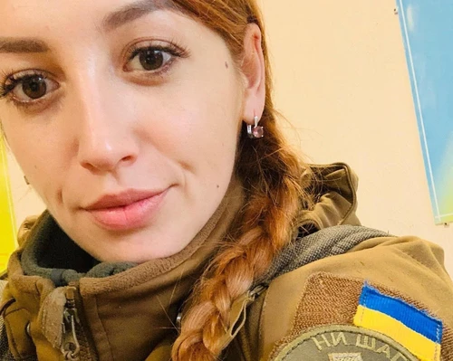 Morta Olena la medica militare ucraina che portò il figlio in salvo e tornò indietro a combattere