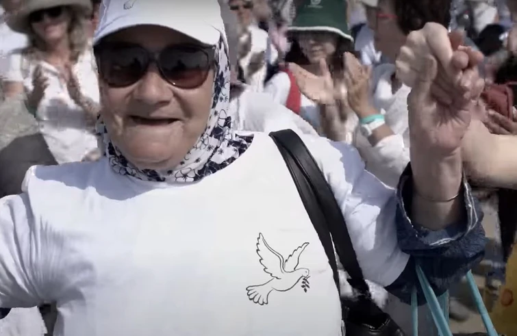 La marcia per la pace delle donne ebree musulmane e cristiane le foto