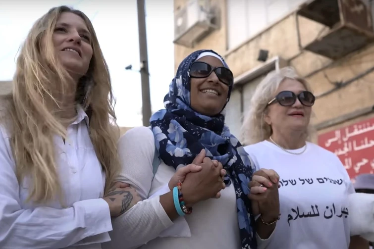 La marcia per la pace delle donne ebree musulmane e cristiane le foto
