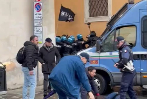 Criticati perché sempre sui social ma se vanno in piazza trovano i manganelli i giovani fra impegno e menefreghismo