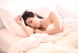 Quante ore bisogna dormire in base alletà e cosa succede se non si dorme abbastanza